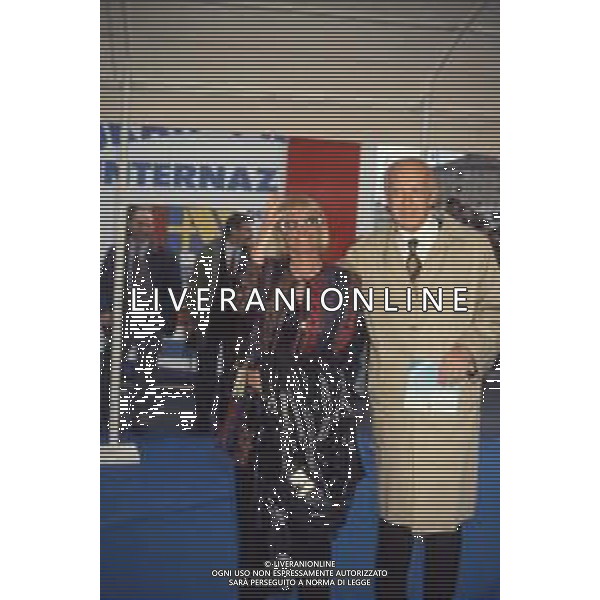 DIAP-RETROSPETTIVA RAIMONDO VIANELLO PRESENTATORE TELEVISIVO E ATTORE NELLA FOTO RAIMONDO VIANELLO CON SANDRA MONDAINI AG ALDO LIVERANI SAS