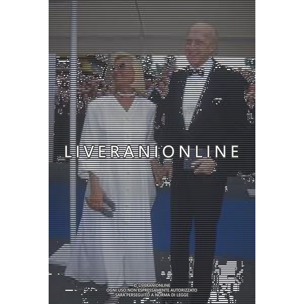 DIAP-RETROSPETTIVA RAIMONDO VIANELLO PRESENTATORE TELEVISIVO E ATTORE NELLA FOTO RAIMONDO VIANELLO CON SANDRA MONDAINI AG ALDO LIVERANI SAS