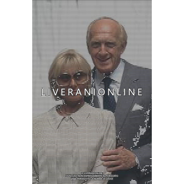 DIAP-RETROSPETTIVA RAIMONDO VIANELLO PRESENTATORE TELEVISIVO E ATTORE NELLA FOTO RAIMONDO VIANELLO CON SANDRA MONDAINI AG ALDO LIVERANI SAS 