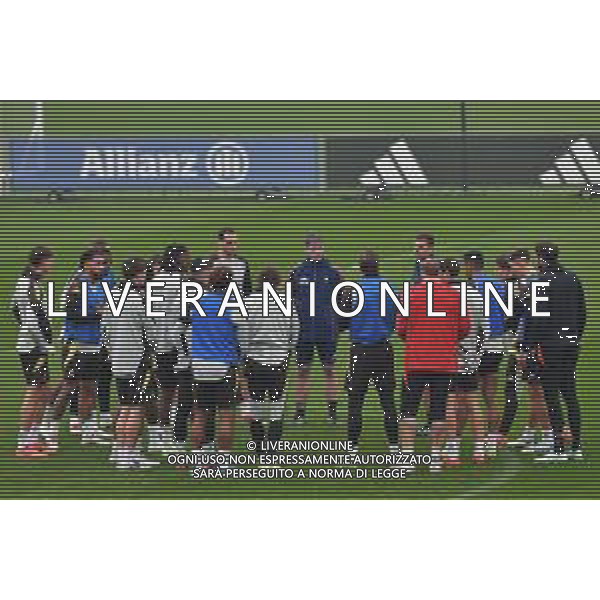 TVAF-Torino 10.12.2024 Continassa © Alessandro Falzone/Agenzia Aldo Liverani Allenamento Juventus Rifinitura partita Champions League Juventus vs Manchester City Nella foto: Thiago Motta e gruppo Juventus