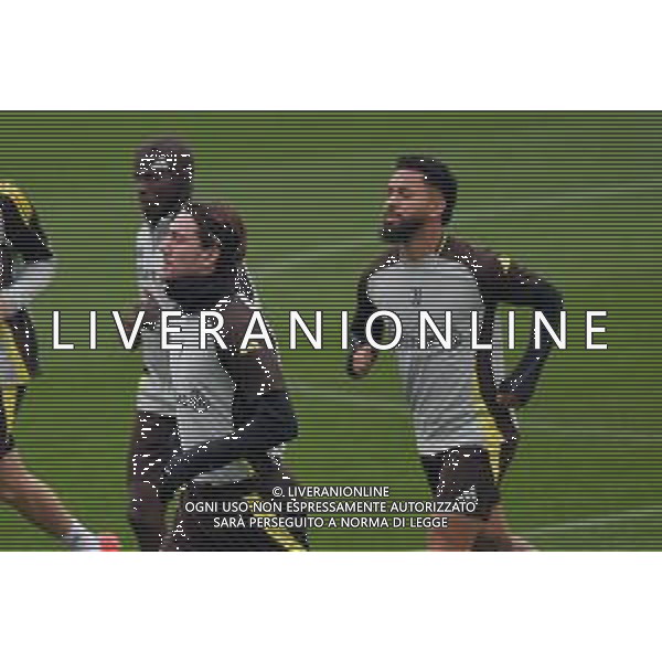 TVAF-Torino 10.12.2024 Continassa © Alessandro Falzone/Agenzia Aldo Liverani Allenamento Juventus Rifinitura partita Champions League Juventus vs Manchester City Nella foto: Vlahovic-Douglas Luiz