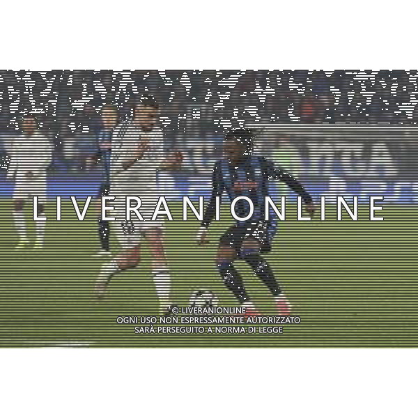 Ademola Lookman of Atalanta BC battle for the ball with Dani Ceballos of Real Madrid FC during Atalanta BC vs Rela Madrid FC, 6° round of Chanpions League 2024-25, game at Gewiss stadiumo in Bergamo (BG), Italy, on Dicember 10, 2024. (Photo by Davide Casentini)-AGENZIA ALDO LIVERANI SAS