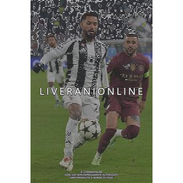 Torino 11.12.2024 Allianz Stadium ©Alessandro Falzone/Agenzia Aldo Liverani Juventus vs Manchester City Uefa Champions League 2024/2025 6a giornata Nella foto: Douglas Luiz-Kyle Andrew Walker