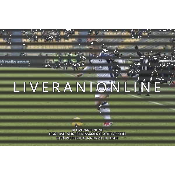 Darko Lazovic of Hellas Verona FC play the ball during Parma Calcio vs Hellas Verona FC, 16° Serie A Enilive 2024-25 game at Ennio Tardini stadium in Parma (PR), Italy, on Dicember 15, 2024. (Photo by Davide Casentini)- AG ALDO LIVERANI SAS