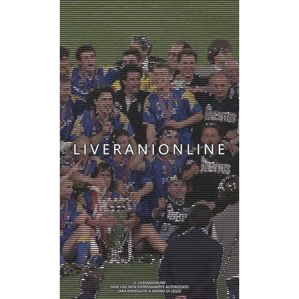 ROMA 22 MAGGIO 1996 FINALE DI CHAMPIONS LEAGUE JUVENTUS -AJAX NELLA FOTO LA JUVENTUS VINCE LA COPPA CAMPIONI- SERGIO GIUNTA MASSAGGIATORE AG ALDO LIVERANI SAS