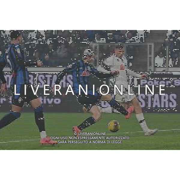 TVRG Atalanta vs Cesena nella foto Marten de Roon (Atalanta) anticipa Sydney Van Hooijdonk (Cesena) Bergamo 18-12-2024 Gewiss Stadium Coppa Italia Frecciarossa - ottavi di finale foto Roberto Garavaglia/Agenzia Aldo Liverani sas