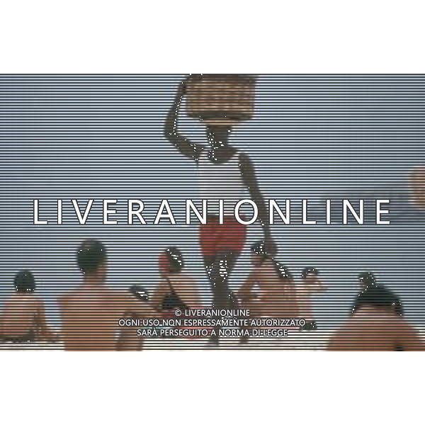 DIAP-BRASILE RIO DE JANEIRO NELLA FOTO LA SPIAGGIA DI CAPOCABANA ANNI 70 FOTO CARLO LORENINI-AG ALDO LIVERANI SAS