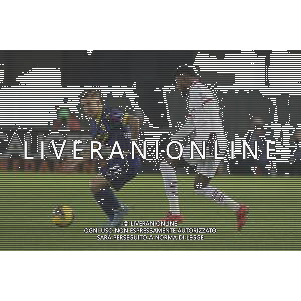 Tomas Suslov of Hellas Verona FC competes for the ball with Royal Emerson of AC Milan during Hellas Verona FC vs AC Milan, 17° Serie A Enilive 2024-25 game at Marcantonio Bentegodi stadium in Verona (VR), Italy, on Dicember 20, 2024. (Photo by Davide Casentini)-AGENZIA ALDO LIVERANI SAS
