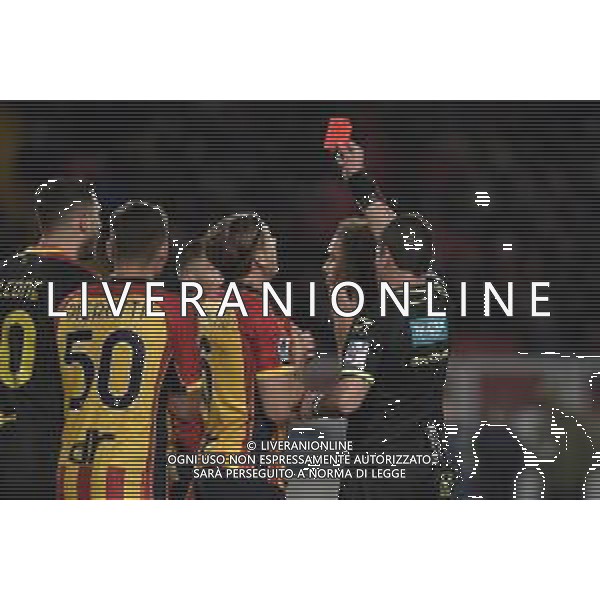 Lecce vs Lazio Campionato Serie A Enilive - 17 Giornata Stadio Via del Mare - Lecce 21-12-2024 nella foto arbitro Manganiello estrae il cartellino rosso per l’espulsione di Guilbert ©Federico Gaetano -AGENZIA ALDO LIVERANI SAS