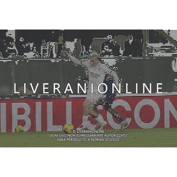 Alejandro Jimenez of AC Milan. battle for the ball with Jackson Tchatchoua of Hellas Verona FC during Hellas Verona FC vs AC Milan, 17° Serie A Enilive 2024-25 game at Marcantonio Bentegodi stadium in Verona (VR), Italy, on Dicember 20, 2024. (Photo by Davide Casentini)-AGENZIA ALDO LIVERANI SAS
