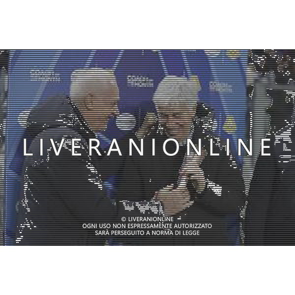 Antonio Percassi Chairman of Atalanta BC. give to Gian Piero Gasperini Head Coach of Atalanta BC award of coach of the month during Atalanta BC vs Empoli FC, 17° Serie A Enilive 2024-25 game at Gewiss stadium in Bergamo (BG), Italy, on Dicember 22, 2024. (Photo by Davide Casentini)-AGENZIA ALDO LIVERANI SAS