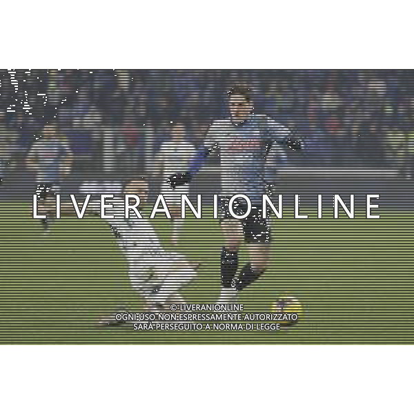 Ardian Ismajli of Empoli FC battle for the ball with Nicolò Zaniolo of Atalanta BC during Atalanta BC vs Empoli FC, 17° Serie A Enilive 2024-25 game at Gewiss stadium in Bergamo (BG), Italy, on Dicember 22, 2024. (Photo by Davide Casentini)-AGENZIA ALDO LIVERANI SAS