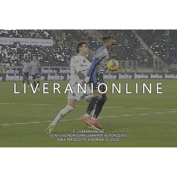 Ademola Lookman of Atalanta BC competes for the ball with Saba Goglichidze of Empoli FC during Atalanta BC vs Empoli FC, 17° Serie A Enilive 2024-25 game at Gewiss stadium in Bergamo (BG), Italy, on Dicember 22, 2024. (Photo by Davide Casentini)-AGENZIA ALDO LIVERANI SAS