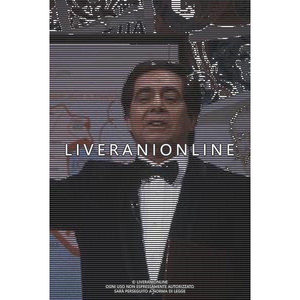 DIA-RETROSPETTIVA CORRADO MANTONI CONDUTTORE TELEVISIVO NELLA FOTO CORRADO MANTONI NELL’ANNO 1982 ALLA CONDUZIONE DI ‘FANTASTICO 3’ AG ALDO LIVERANI SAS
