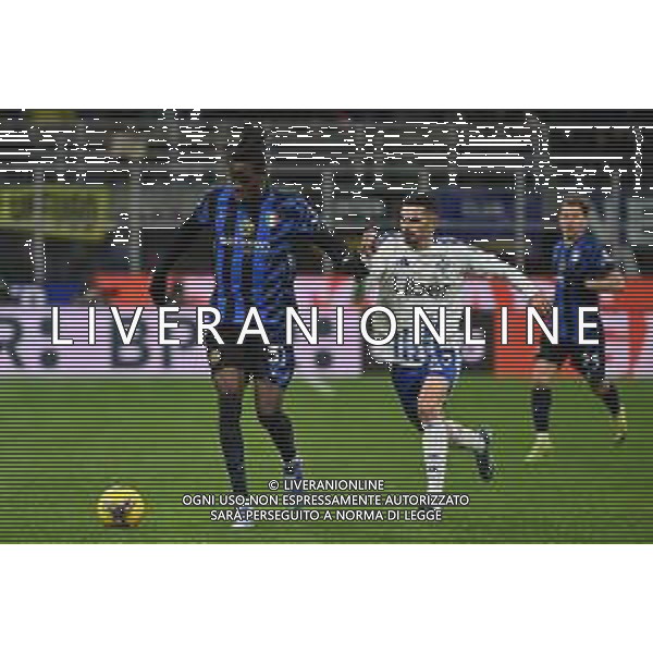 Inter vs Como nella foto Yann Aurel Bisseck (Inter) e Lucas Da Cunha (Como) Milano 23-12-2024 Stadio Giuseppe Meazza - San Siro Campionato Serie A Enilive - 17a giornata foto Roberto Garavaglia/Agenzia Aldo Liverani sas-AGENZIA ALDO LIVERANI SAS