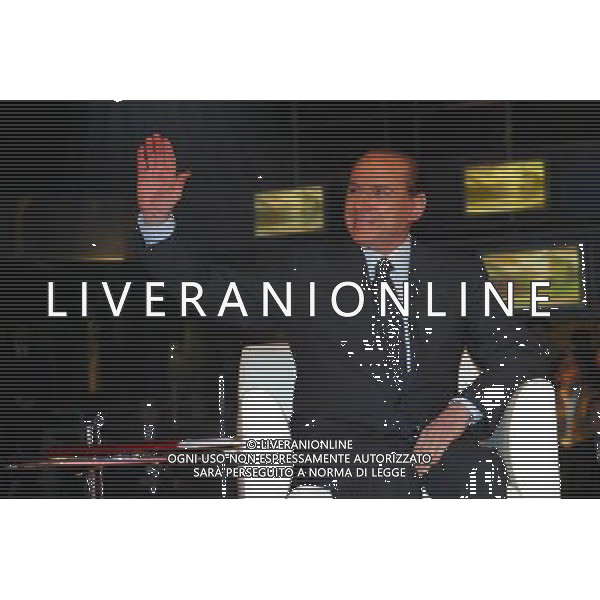 Roma 23/01/2006 - Il Preseidente del Consiglio Silvio Berlusconi ospite di Paolo Bonolis all\'interno della trasmissione televisiva \' Il senso della vita \' ph Agenzia aldo liverani
