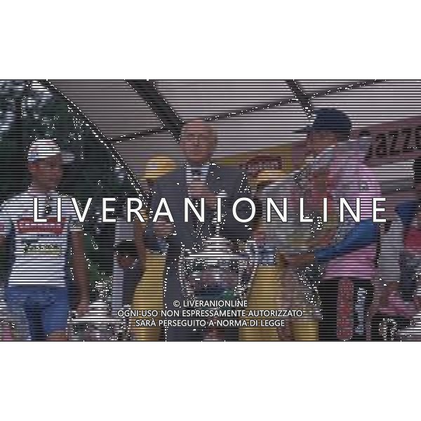 DIAP-RETROSPETTIVA RAIMONDO VIANELLO ATTORE NELLA FOTO RAIMONDO VIANELLO NELL\'ANNO 1994 PRESENZIA AL TRAGUARRDO DEL GIRO D\'ITALIA A MILANO AG ALDO LIVERANI SAS 
