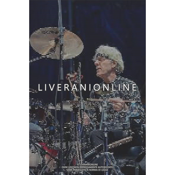 31-12-2024. Concerto di Stewart Copeland (batterista e fondatore del gruppo Police) e la sua band, capodanno 2025 a cagliari, in Piazza Yenne. Foto Salvatore Moi/Agenzia Aldo Liverani s.as. Nella foto: Stewart Copeland (batterista e fondatore del gruppo Police)