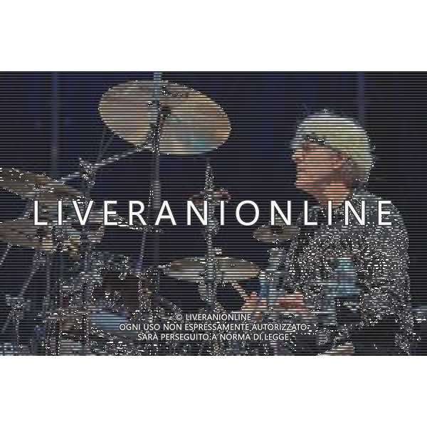 31-12-2024. Concerto di Stewart Copeland (batterista e fondatore del gruppo Police) e la sua band, capodanno 2025 a cagliari, in Piazza Yenne. Foto Salvatore Moi/Agenzia Aldo Liverani s.as. Nella foto: Stewart Copeland (batterista e fondatore del gruppo Police)
