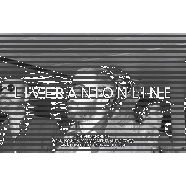 NEG-RETROSPETTIVA RINGO STARR CANTANTE E COMPONENENTE DEL COMPLESSO MUSICALE DEI BETALES NELLA FOTO RINGO STARR AL SUO ARRIVO A MILANO NELL\'ANNO 1974 AG ALDO LIVERANI SAS