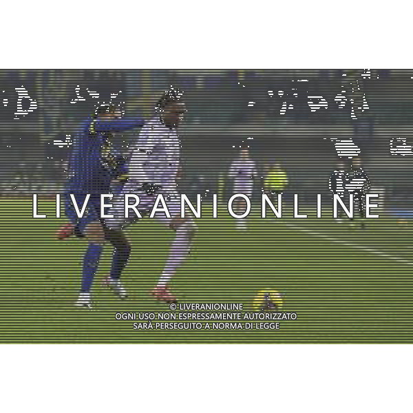 Kingsley Ehizibue of Udinese FC battle for the ball with Amin Sarr of Hellas Verona FC during Hellas Verona FC vs Udinese Calcio, 19° Serie A Enilive 2024-25 game at Marcantonio Bentegodi stadium in Verona (VR), Italy, on January 04, 2025. (Photo by Davide Casentini)- AGENZIA ALDO LIVERANI SAS
