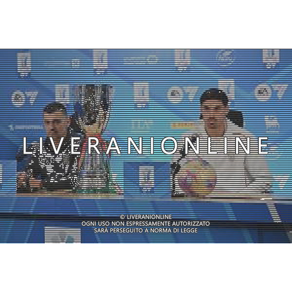 TVRG Conferenza Milan nella foto Sergio Conceicao allenatore Milan SX e Tijjani Reijnders (Milan) Riyadh (SA) 05-01-2025 Al-Awwal Park Stadium Conferenza stampa di Sergio Conceicao allenatore Milan e Tijjani Reijnders (Milan) in vista della finale della EA Sports Supercup - Supercoppa Italiana tra Inter e Milan foto Roberto Garavaglia/Agenzia Aldo Liverani sas