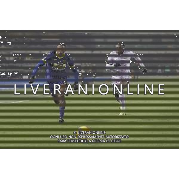 Jackson Tchatchoua of Hellas Verona FC competes for the ball with Hassane Kamara of Udinese FC during Hellas Verona FC vs Udinese Calcio, 19° Serie A Enilive 2024-25 game at Marcantonio Bentegodi stadium in Verona (VR), Italy, on January 04, 2025. (Photo by Davide Casentini)- AGENZIA ALDO LIVERANI SAS