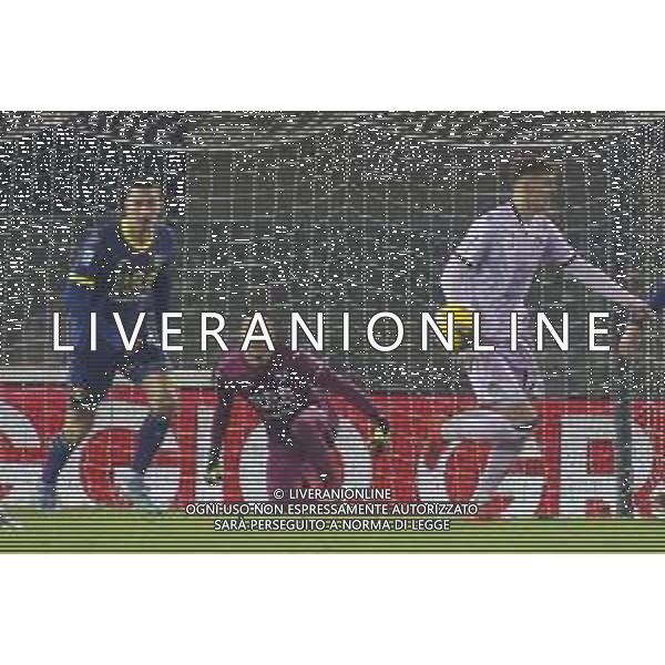 Lorenzo Montipo’ of Hellas Verona FC makes a save during Hellas Verona FC vs Udinese Calcio, 19° Serie A Enilive 2024-25 game at Marcantonio Bentegodi stadium in Verona (VR), Italy, on January 04, 2025. (Photo by Davide Casentini)-AGENZIA ALDO LIVERANI SAS