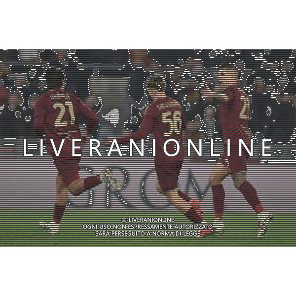 Roma vs Lazio Campionato Serie A Enilive - 19 Giornata Stadio Olimpico - Roma 05-01-2025 nella foto Esultanza dopo Gol di alexis Saelemaekers con paulo Dybala e lorenzo pellegrini ©Federico Gaetano-AGENZIA ALDO LIVERANI SAS