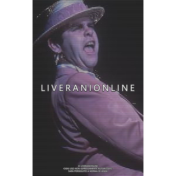 DIA-RETROSPETTIVA ELTON JOHN CANTANTE E COMPOSITORE NELLA FOTO ELTON JOHN NELL’ANNO 1984 AG ALDO LIVERANI SAS