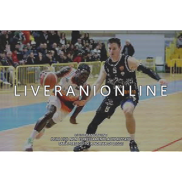 Reggio Calabria 05/01/2025 PalaCalafiore Campionato Serie B Interregionale Basket maschile. Redel Viola Reggio Calabria vs Siaz P.za Armerina. In foto: Idiaru Redel Viola e Labovic P.za Armerina foto pasquale gareffa-ag aldo liverani sas