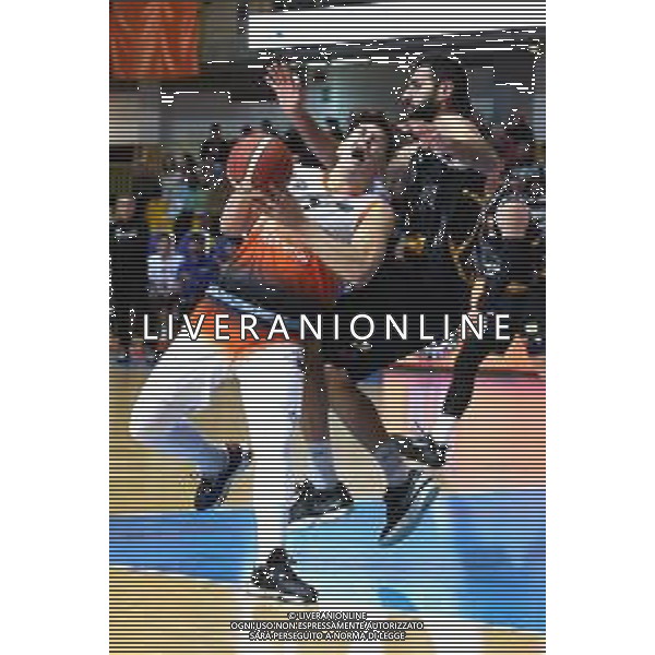 Reggio Calabria 05/01/2025 PalaCalafiore Campionato Serie B Interregionale Basket maschile. Redel Viola Reggio Calabria vs Siaz P.za Armerina. In foto: Rotondo P.za Armerina e Simonetti Redel Viola foto pasquale gareffa-ag aldo liverani sas