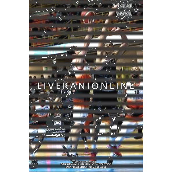Reggio Calabria 05/01/2025 PalaCalafiore Campionato Serie B Interregionale Basket maschile. Redel Viola Reggio Calabria vs Siaz P.za Armerina. In foto: Luzza P.za Armerina e Fernandez Redel Viola foto pasquale gareffa-ag aldo liverani sas