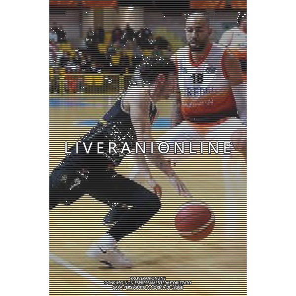 Reggio Calabria 05/01/2025 PalaCalafiore Campionato Serie B Interregionale Basket maschile. Redel Viola Reggio Calabria vs Siaz P.za Armerina. In foto: Occhipinti P.za Armerina e Donati Redel Viola foto pasquale gareffa-ag aldo liverani sas