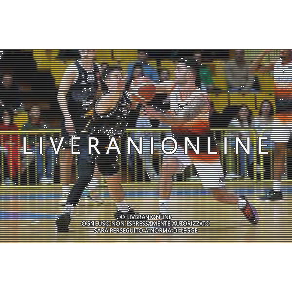 Reggio Calabria 05/01/2025 PalaCalafiore Campionato Serie B Interregionale Basket maschile. Redel Viola Reggio Calabria vs Siaz P.za Armerina. In foto: Labovic P.za Armerina e Ivanaj Redel Viola foto pasquale gareffa-ag aldo liverani sas