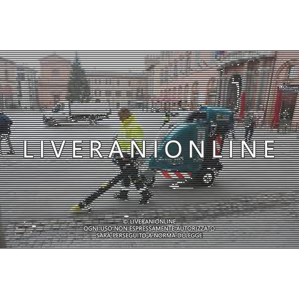 IMOLA 08 01 2025 PIAZZA MATTEOTTI GLUTTON,NUOVO STRUMENTO DI PULIZIA URBANA IN CENTRO STORICO PRESENZA DEL SINDACO MARCO PANIERI VICE SINDACO ELISA SPADA E ASSESSORE PIERANGELO RAFFINI E LA DITTA CHA FA LE PULIZIE FOTO GIANNI SANNA-AG ALDO LIVERANI SAS