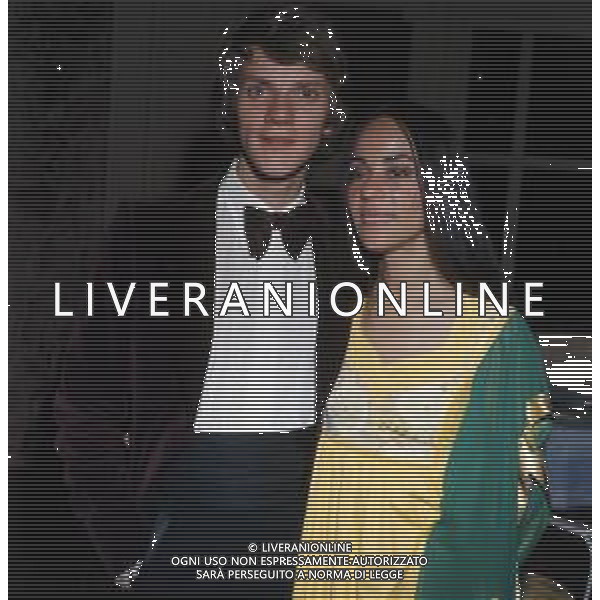 COL-RETROSPETTIVA MALCOM MCDOWELL ATTORE NELLA FOTO MALCOM MCDOWELL CON LA MOGLIE MARGOT BENNETT A CANNES NELL\'ANNO 1973 AG ALDO LIVERANI SAS 