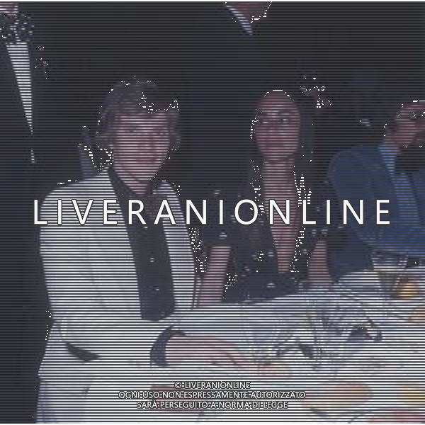 COL-RETROSPETTIVA MALCOM MCDOWELL ATTORE NELLA FOTO MALCOM MCDOWELL CON LA MOGLIE MARGOT BENNETT A CANNES NELL\'ANNO 1973 AG ALDO LIVERANI SAS 