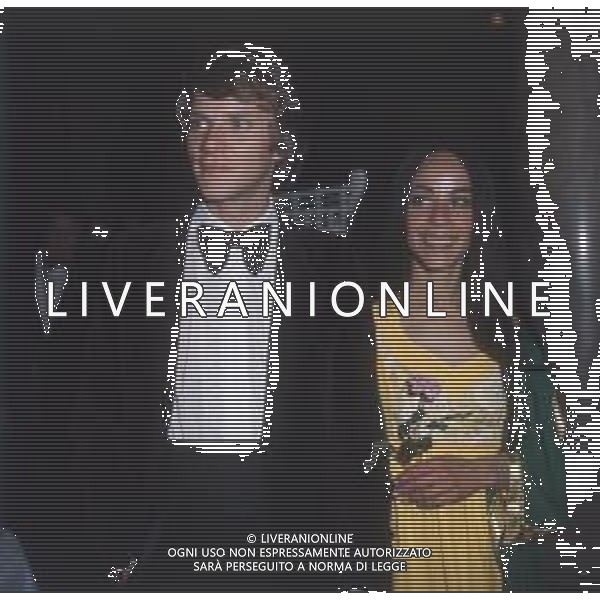 COL-RETROSPETTIVA MALCOM MCDOWELL ATTORE NELLA FOTO MALCOM MCDOWELL CON LA MOGLIE MARGOT BENNETT A CANNES NELL\'ANNO 1973 AG ALDO LIVERANI SAS 