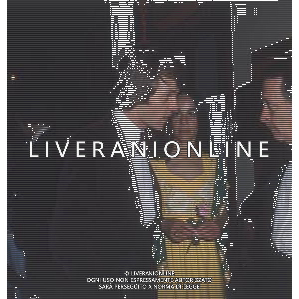COL-RETROSPETTIVA MALCOM MCDOWELL ATTORE NELLA FOTO MALCOM MCDOWELL CON LA MOGLIE MARGOT BENNETT A CANNES NELL\'ANNO 1973 AG ALDO LIVERANI SAS 