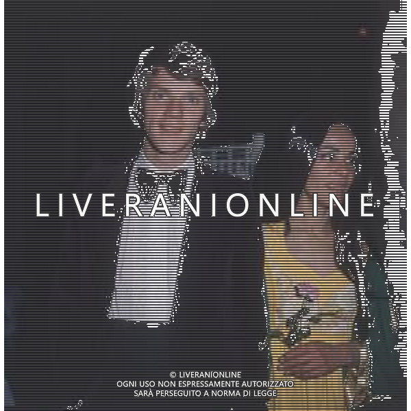COL-RETROSPETTIVA MALCOM MCDOWELL ATTORE NELLA FOTO MALCOM MCDOWELL CON LA MOGLIE MARGOT BENNETT A CANNES NELL\'ANNO 1973 AG ALDO LIVERANI SAS 