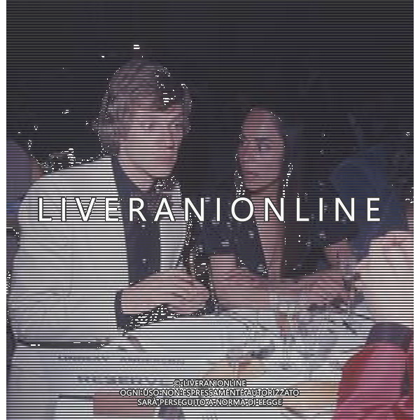 COL-RETROSPETTIVA MALCOM MCDOWELL ATTORE NELLA FOTO MALCOM MCDOWELL CON LA MOGLIE MARGOT BENNETT A CANNES NELL\'ANNO 1973 AG ALDO LIVERANI SAS 