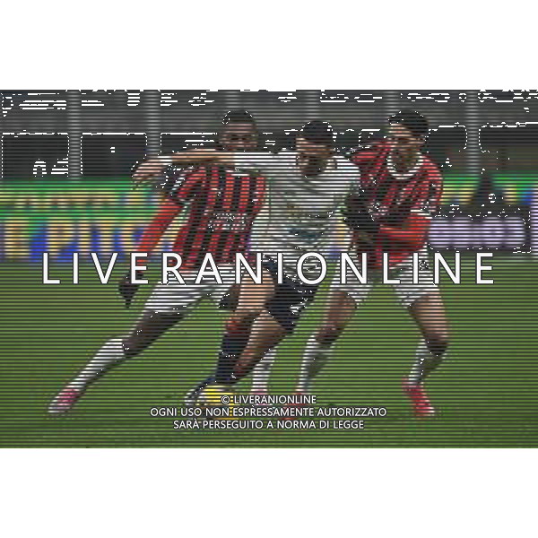 Milan vs Cagliari nella foto Gabriele Zappa (Cagliari) tra Rafael Leao (Milan) e Tijjani Reijnders (Milan) Milano 11-01-2025 Stadio Giuseppe Meazza - San Siro Campionato Serie A Enilive - 20a giornata foto Roberto Garavaglia/Agenzia Aldo Liverani sas ©Garavaglia - AGENZIA ALDO LIVERANI SAS