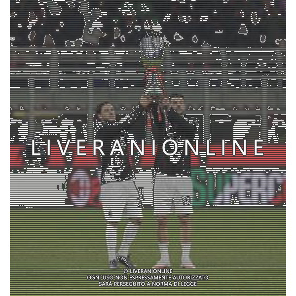 DAVIDE CALABRIA E THEO HERNANDEZ CON LA SUPERCOPPA -MILAN vs CAGLIARI 20a giornata Campionato Calcio Serie A Enilive 11.01.2025 ©PAOLO GIAMPIETRI - AGENZIA ALDO LIVERANI SAS
