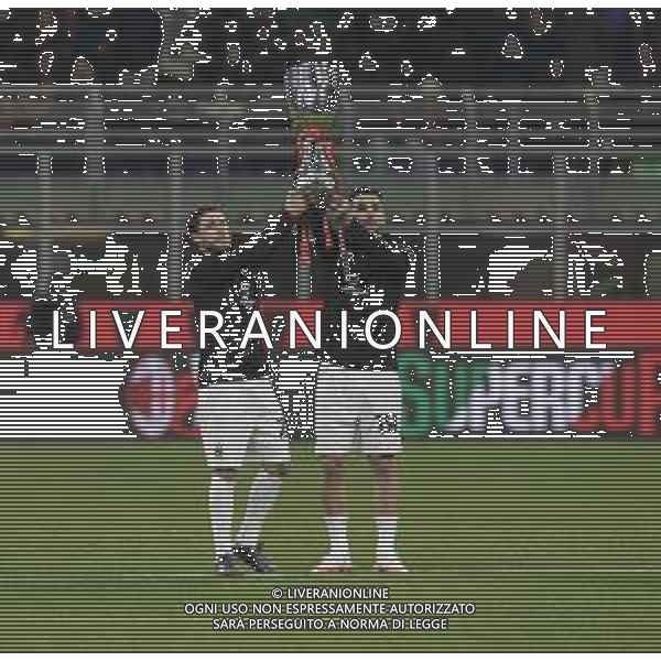 DAVIDE CALABRIA E THEO HERNANDEZ CON IL TROFEO DELL SUPERCOPPA -MILAN vs CAGLIARI 20a giornata Campionato Calcio Serie A Enilive 11.01.2025 ©PAOLO GIAMPIETRI - AGENZIA ALDO LIVERANI SAS