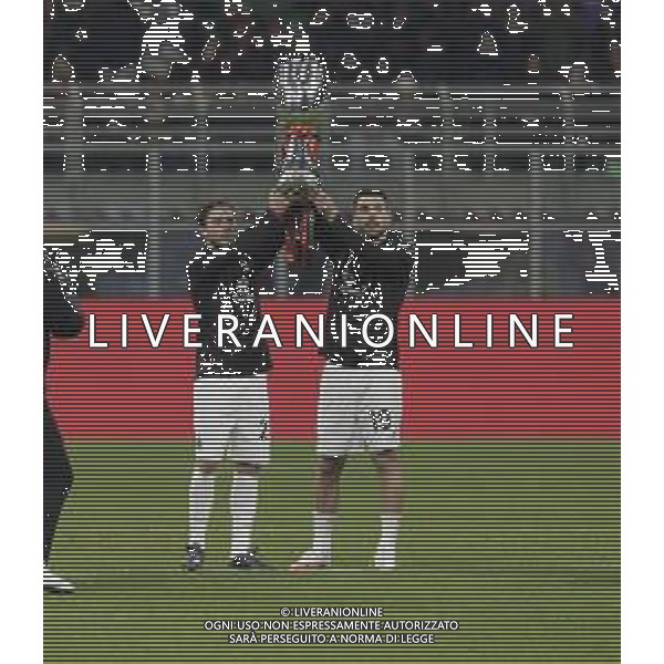 DAVIDE CALABRIA E THEO HERNANDEZ CON IL TROFEO DELL SUPERCOPPA -MILAN vs CAGLIARI 20a giornata Campionato Calcio Serie A Enilive 11.01.2025 ©PAOLO GIAMPIETRI - AGENZIA ALDO LIVERANI SAS