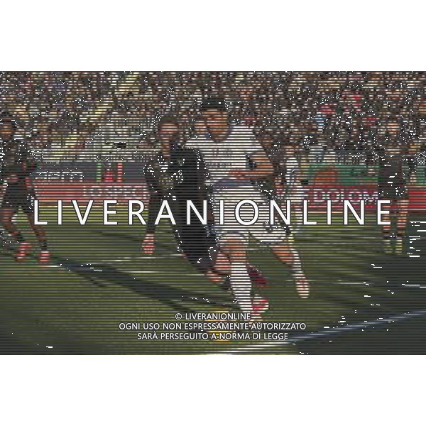 Mehdi Taremi of Inter FC competes for the ball with Hans Nicolussi Caviglia of Venezia FC during Venezia FC vs FC Internazionale, 20° Serie A Enilive 2024-25 game at Pier Luigi Penzo stadium in Venezia (VE), Italy, on January 12, 2025. (Photo by Davide Casentini)- AGENZIA ALDO LIVERANI SAS