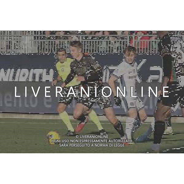 Hans Nicolussi Caviglia of Venezia FC play the ball during Venezia FC vs FC Internazionale, 20° Serie A Enilive 2024-25 game at Pier Luigi Penzo stadium in Venezia (VE), Italy, on January 12, 2025. (Photo by Davide Casentini)- AGENZIA ALDO LIVERANI SAS