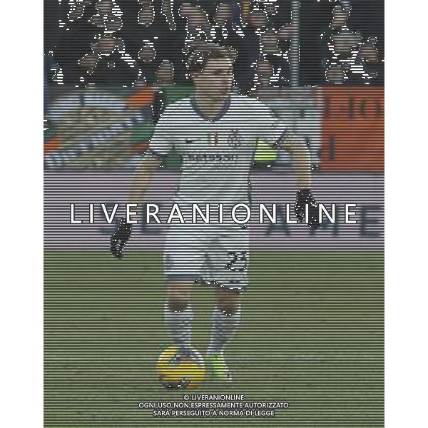 Nicolo’ Barella of Inter FC play the ball during Venezia FC vs FC Internazionale, 20° Serie A Enilive 2024-25 game at Pier Luigi Penzo stadium in Venezia (VE), Italy, on January 12, 2025. (Photo by Davide Casentini) - AGENZIA ALDO LIVERANI SAS