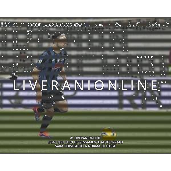 Berat Djimsiti of Atalanta BC play the ball during Atalanta BC vs Juventus FC, 19° Serie A Enilive 2024-25 game at Gewiss stadium in Bergamo (BG), Italy, on January 14, 2025. (Photo by Davide Casentini)-AGENZIA ALDO LIVERANI SAS